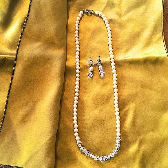 Unknown Jewelry - Vintage Bridal Set: Pearl, Crystal & Diamond Earrings & Necklace EUC
